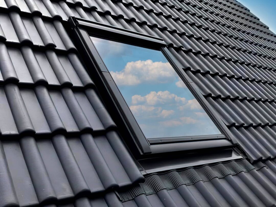 Dachdecker Westerwald: Dachflaechenfenster eingebaut von Dachdeckerbetrieb Celik Bedachungen.