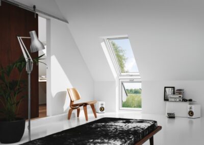 Klappschwingfenster mit Zusatzelement Wand von Velux ist eine tolle Lösung für viel Licht trotz Dachschräge